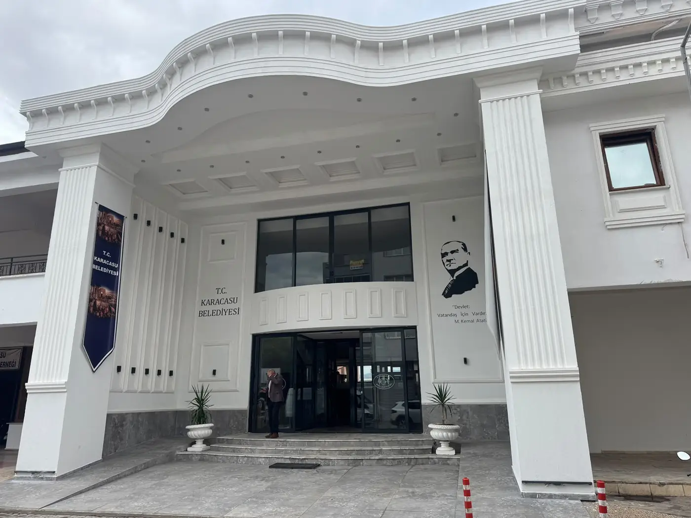 Karacasu Belediyesi giriş cephesi